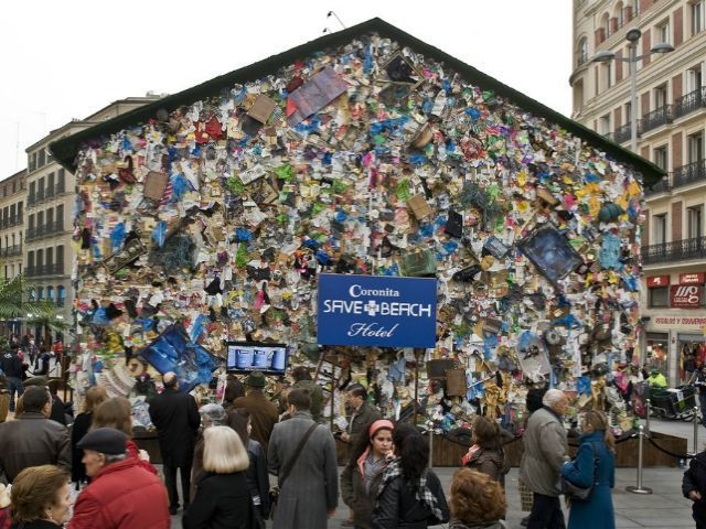 В Мадриде туристы отдыхают в отеле из мусора В Мадриде туристы отдыхают в отеле из мусора