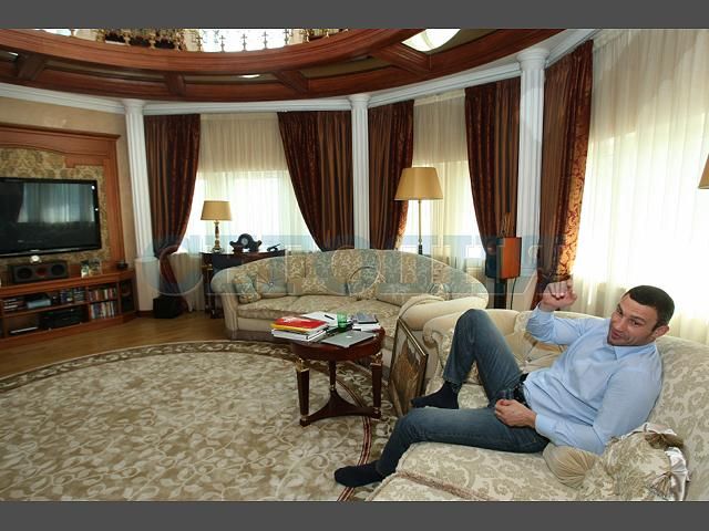 Віталій Кличко показав свою квартиру Віталій Кличко показав свою квартиру