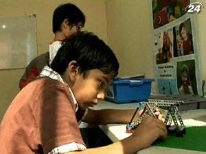 В Індонезії функціонує школа робототехнічного навчання для дітей від 4 років В Індонезії функціонує школа робототехнічного навчання для дітей від 4 років