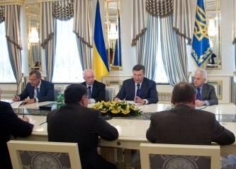 Янукович просить податок на розкіш Янукович просить податок на розкіш