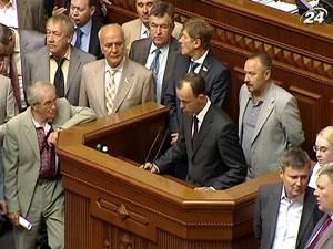 Бютівці покинули зал засідань парламенту на знак протесту Бютівці покинули зал засідань парламенту на знак протесту