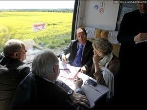 Олланд добирался на саммит ЕС обычным поездом