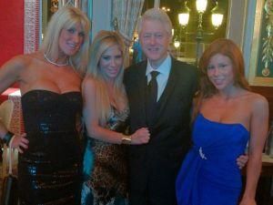 Білл Клінтон "засвітився" на вечірці в компанії порнозірок
