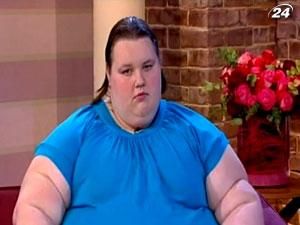 400-килограммовую британку 8 часов вытаскивали из дома 400-килограммовую британку 8 часов вытаскивали из дома