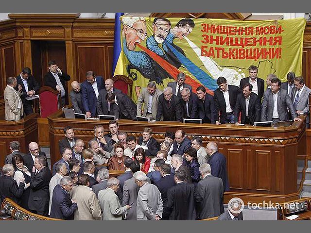 В Раде и возле нее продолжили защищать украинский язык В Раде и возле нее продолжили защищать украинский язык