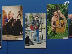 В Киеве презентовали фотовыставку "С гитарой по жизни" В Киеве презентовали фотовыставку "С гитарой по жизни"