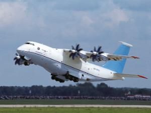 Азаров: Россия совместно с Украиной будет строить самолеты Ан-70