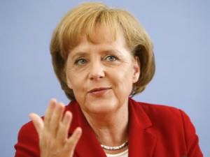 Туск: Меркель планує приїхати в Україну на матчі фіналу ЄВРО