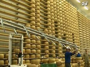 В Італії після землетрусу стартував розпродаж пармезану В Італії після землетрусу стартував розпродаж пармезану