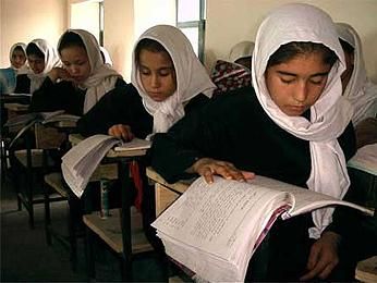 40 школярок отруїлись у Афганістані 40 школярок отруїлись у Афганістані