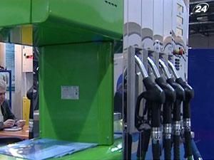В Украине постепенно снижаются розничные цены на бензин
