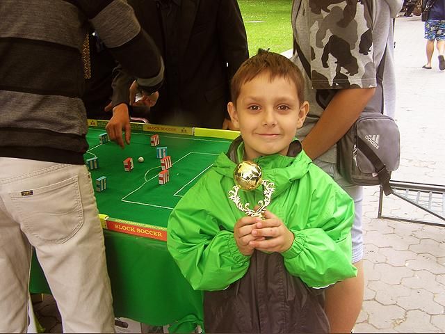 У Львові пограли у футбол кубиками У Львові пограли у футбол кубиками