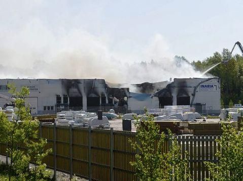 Неподалеку от Хельсинки загорелся завод с химикатами