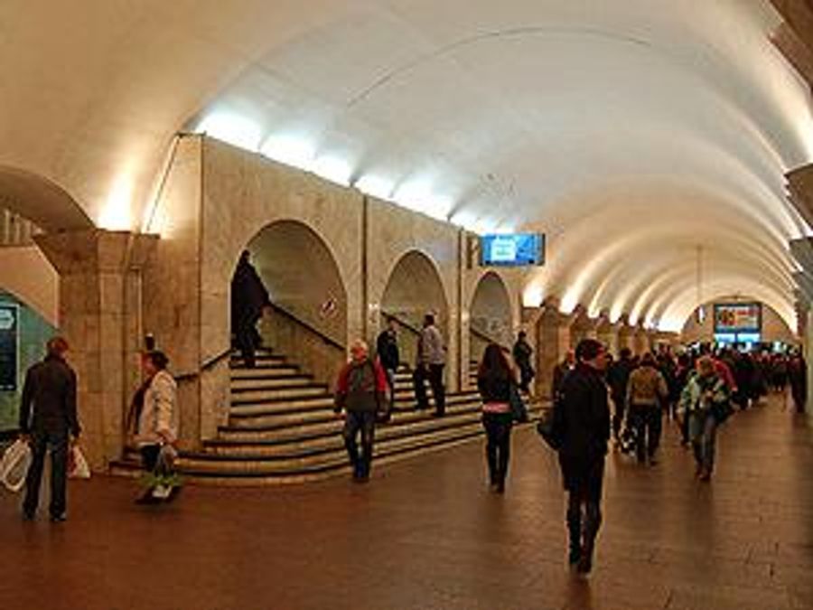 Метро "Майдан Незалежності" закриють для входу-виходу пасажирів Метро "Майдан Незалежності" закриють для входу-виходу пасажирів