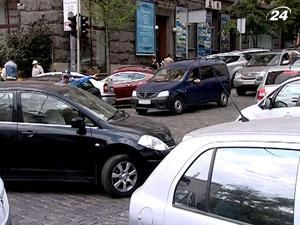 В столице автомобили стоят в пробках, до 7 июля центр перекрыт из-за Евро-2012
