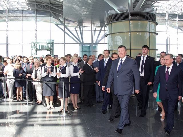 Янукович відкрив новий термінал у Борисполі