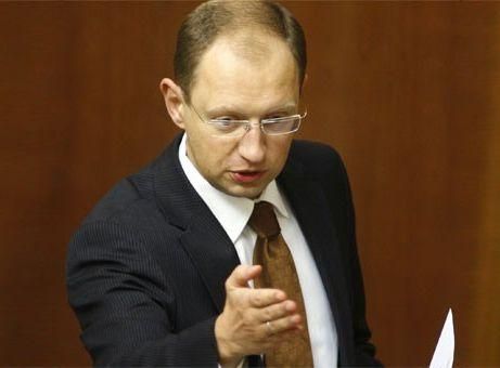 Яценюк: "Регіонали" намагаються добрати 5% законом про мови Яценюк: "Регіонали" намагаються добрати 5% законом про мови