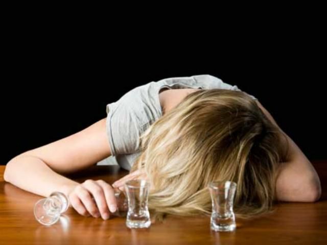 Психологи говорят, что глупые, сонные и пьяные женщины больше привлекают мужчин