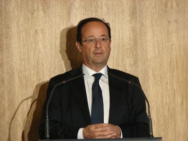 Олланд требует от посла Сирии покинуть Францию