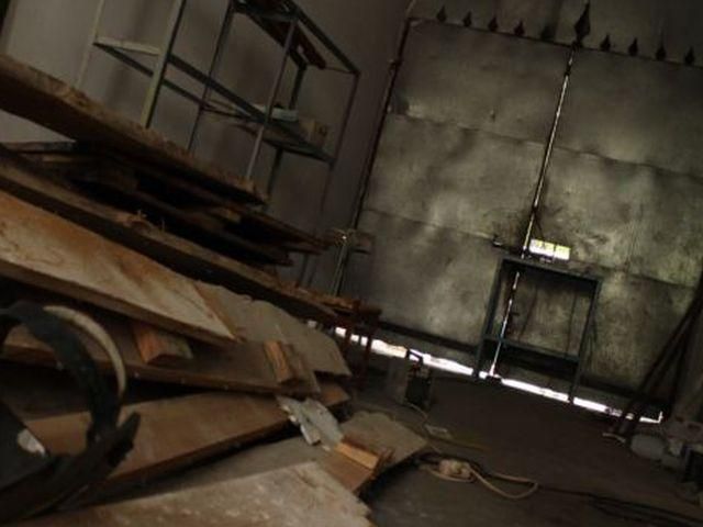 В Киеве неизвестные заварили вход в Гостиный двор В Киеве неизвестные заварили вход в Гостиный двор