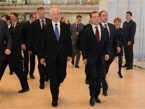 Азаров с Медведевым обсудят вопросы поставок в Украину туркменского газа