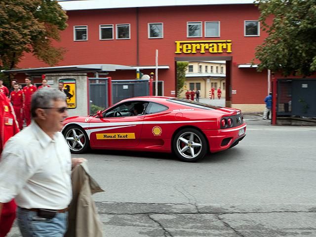 Через землетрус у Ferrari призупинили роботу Через землетрус у Ferrari призупинили роботу