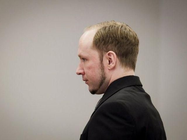 Друзі Брейвіка: Терорист робив пластику носа, щоб бути схожим на арійця Друзі Брейвіка: Терорист робив пластику носа, щоб бути схожим на арійця