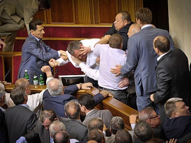 По словам Колесниченко, драку в Раде начал Литвин По словам Колесниченко, драку в Раде начал Литвин