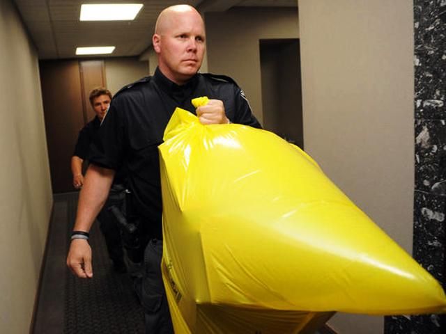 Канадским консерваторам прислали ногу Канадским консерваторам прислали ногу