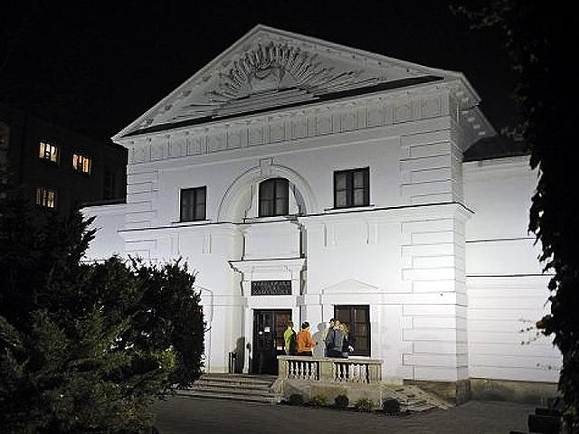 У Варшаві перед мінкультом зіграли "Реквієм" за фінансами У Варшаві перед мінкультом зіграли "Реквієм" за фінансами