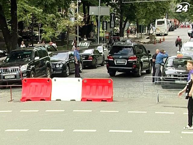 В закрытые зоны во время Евро-2012 смогут проехать только аварийные службы В закрытые зоны во время Евро-2012 смогут проехать только аварийные службы