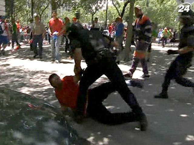 Тисячі іспанських шахтарів побилися з поліцією Тисячі іспанських шахтарів побилися з поліцією