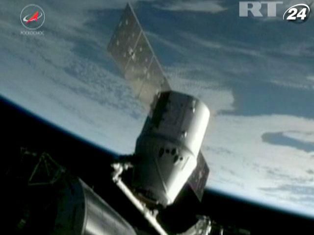 Первый частный космический корабль вернулся на Землю Первый частный космический корабль вернулся на Землю