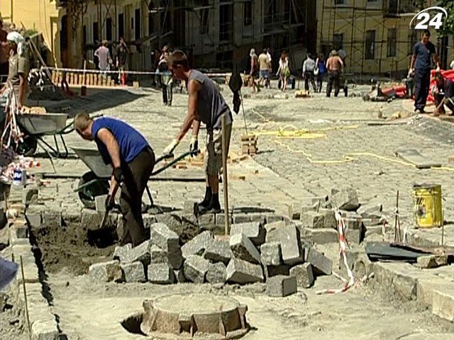 Андріївський узвіз відкриють 3 червня і продовжать реконструювати Андріївський узвіз відкриють 3 червня і продовжать реконструювати