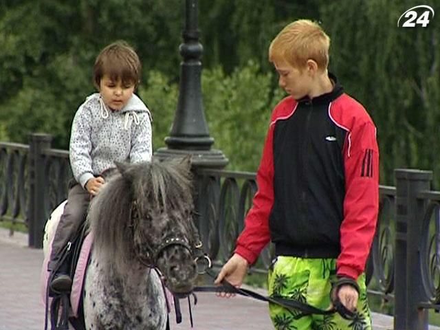 Соцопитування: Лише кожна друга дитина в Україні щаслива Соцопитування: Лише кожна друга дитина в Україні щаслива