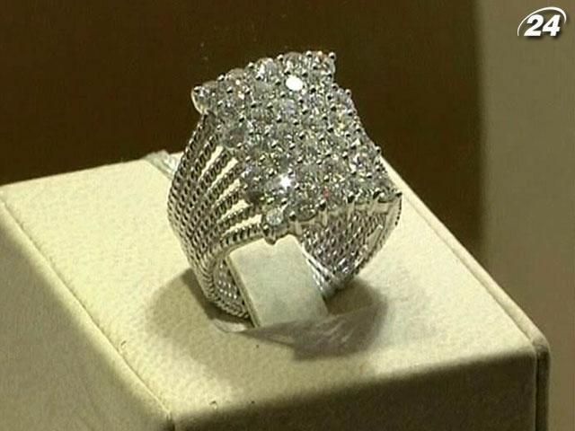 Graff Diamonds отменила выход на Гонконгскую биржу Graff Diamonds отменила выход на Гонконгскую биржу