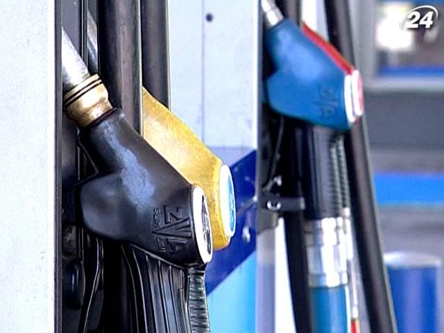 Паливо в дрібному гурті подешевшало на 15-20 коп. Паливо в дрібному гурті подешевшало на 15-20 коп.