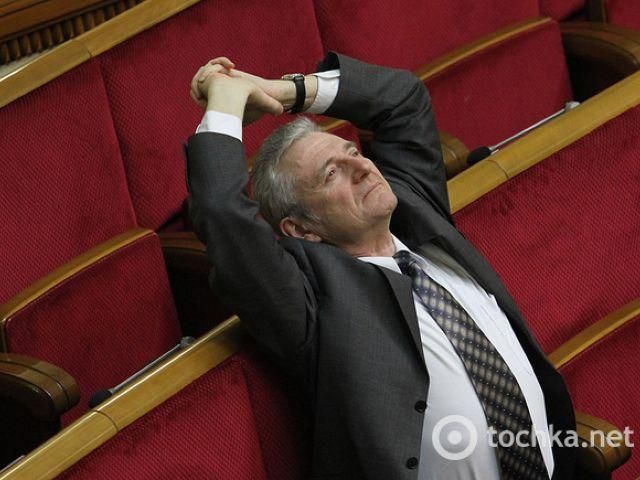 Депутати демонструють фізкультуру у Верховній Раді Депутати демонструють фізкультуру у Верховній Раді