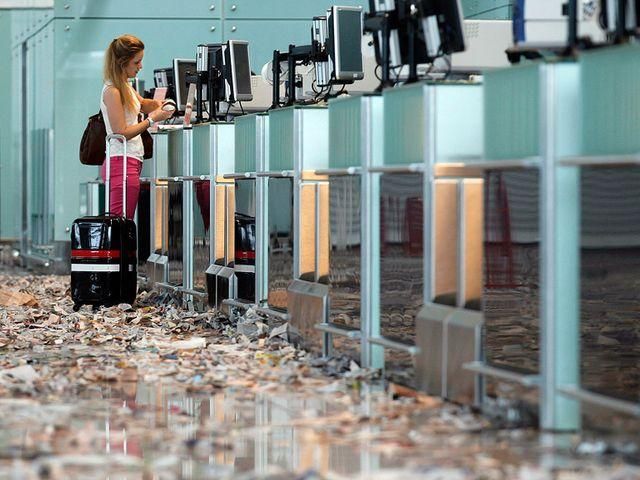 Аеропорт Барселони потонув в смітті через страйк прибиральників