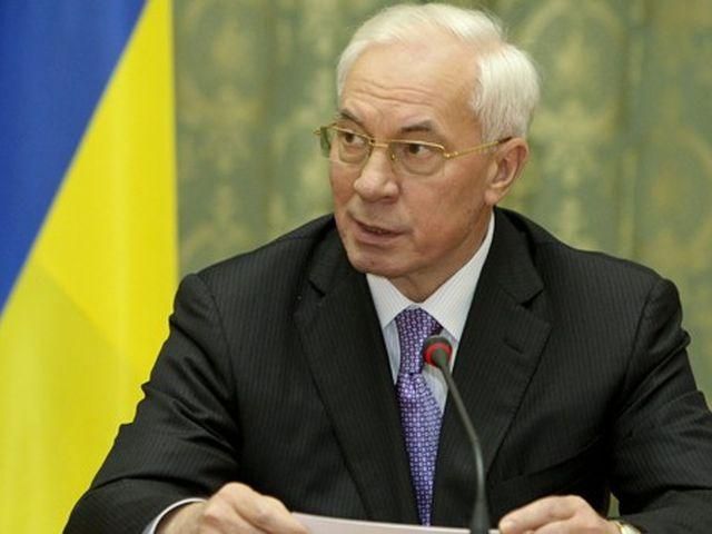 Азаров обіцяє перевірити тарифи на мобільний зв'язок Азаров обіцяє перевірити тарифи на мобільний зв'язок