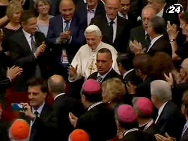 Папа Римский Бенедикт XVI впервые посетил Ла Скалу