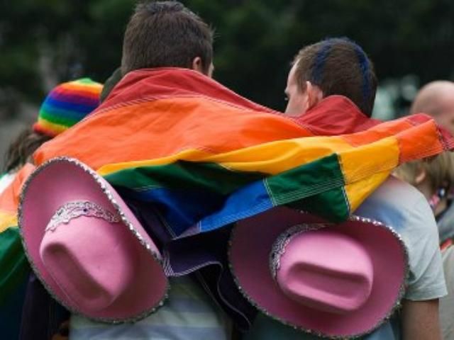 Участники гей-парада в Варшаве призывают изучать гомосексуализм в школах
