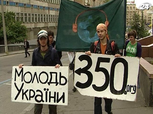 Молодь Києва провела мовчазний марш за чистоту майбутнього