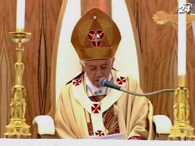 Папа Римський відслужив месу просто неба в Мілані Папа Римський відслужив месу просто неба в Мілані