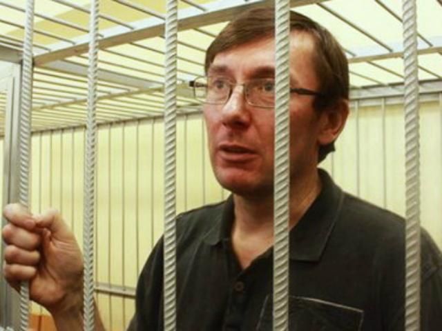 Експерт: Луценка можуть звільнити достроково й без визнання вини