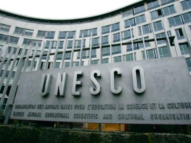 Директору ЮНЕСКО передали документы о незаконной застройке в Киеве