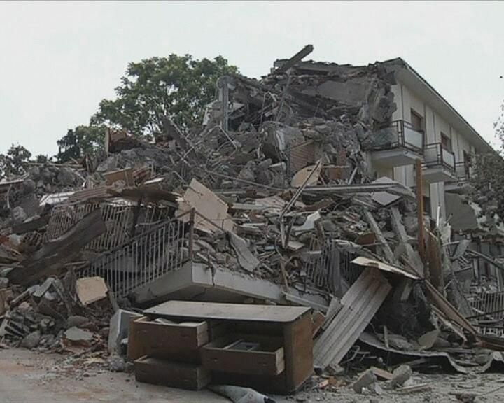 В Італії - день загальнонаціональної жалоби за жертвами двох землетрусів В Італії - день загальнонаціональної жалоби за жертвами двох землетрусів