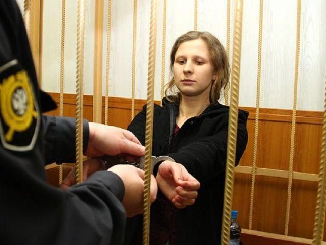 Девушек из Pussy Riot хотят отдать "на поруки" патриарху Кириллу Девушек из Pussy Riot хотят отдать "на поруки" патриарху Кириллу