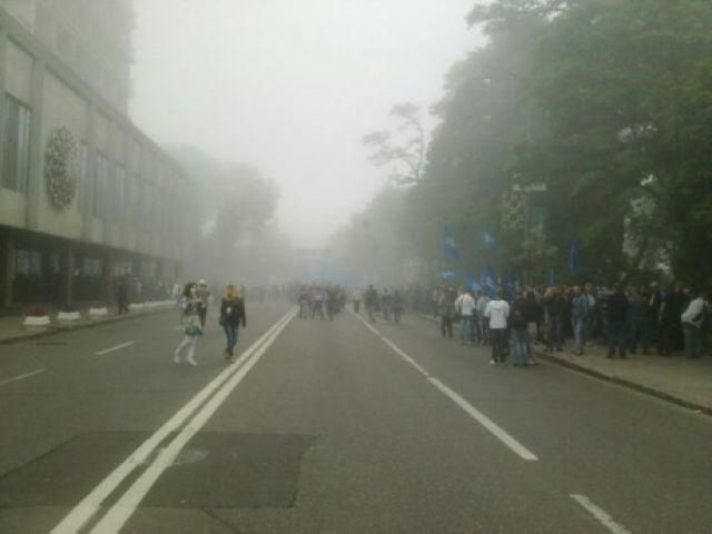 Регионалы ночевали возле Верховной Рады Регионалы ночевали возле Верховной Рады