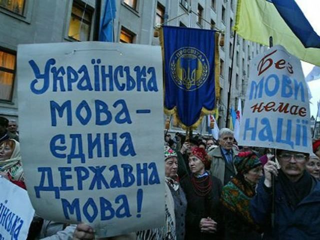 Біля Ради розпочалися сутички між опозиційними активістами та "Беркутом" Біля Ради розпочалися сутички між опозиційними активістами та "Беркутом"